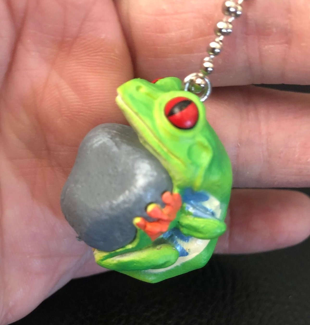 Japan Red Eyed Tree Frog on Rock Resin Mini Figure Figurine Model keychain
