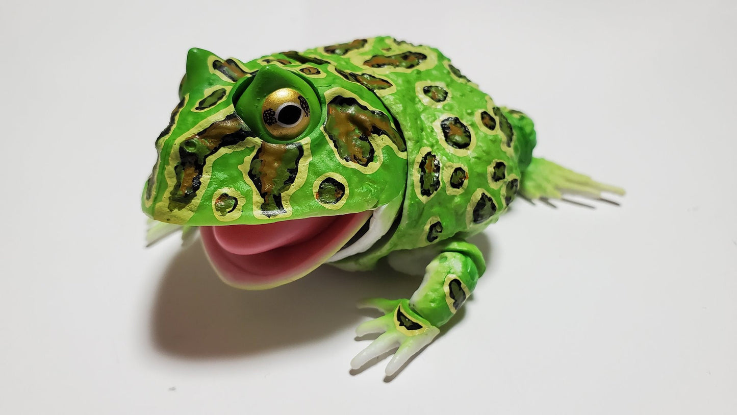 Argentine horned frog (Green) PVC figurine Figure model with joints
