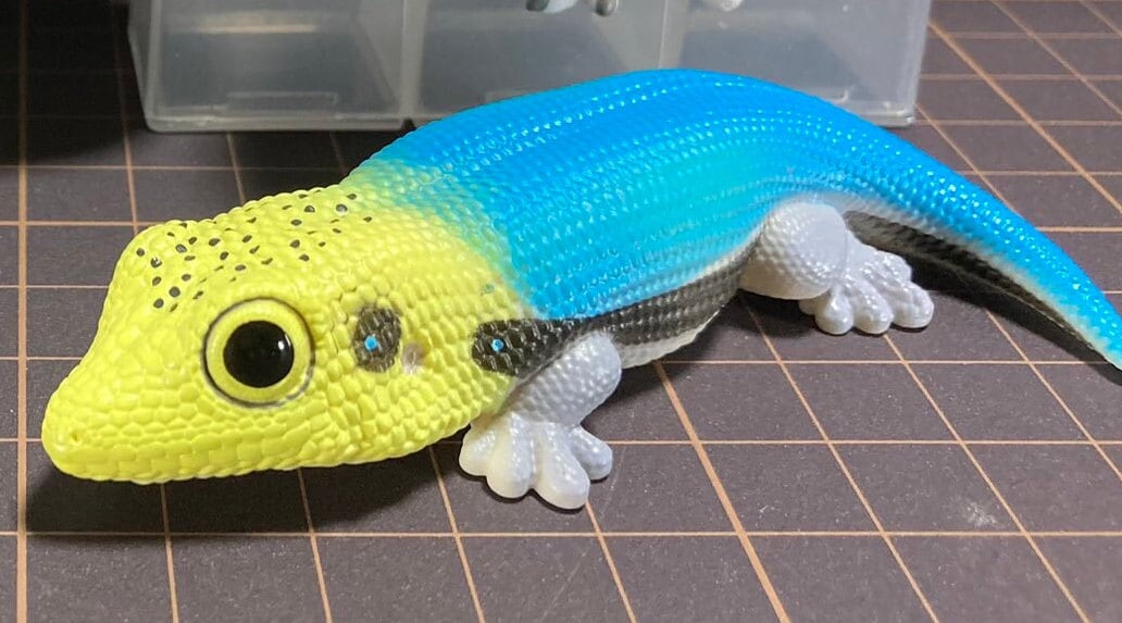Japan Day Gecko Lizard PVC hollowed figure model toy