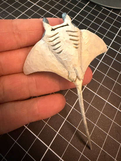 Kitan Club Osaka Aquarium Kaiyukan exclusive giant oceanic manta ray resin mini figure Model