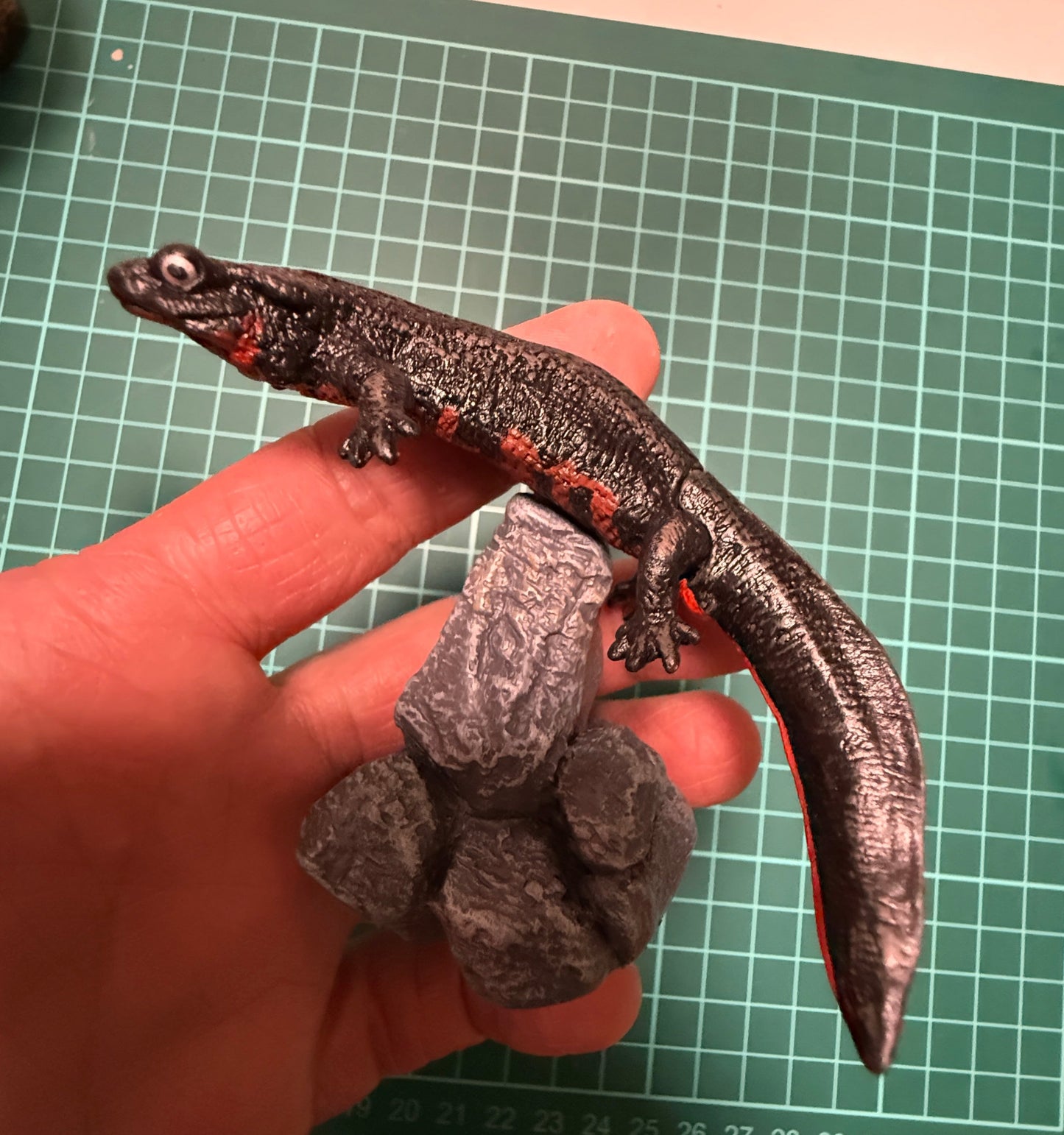 Japan Japanese fire-bellied newt (紅腹蠑螈) PVC mini capsule figure model figurine with base