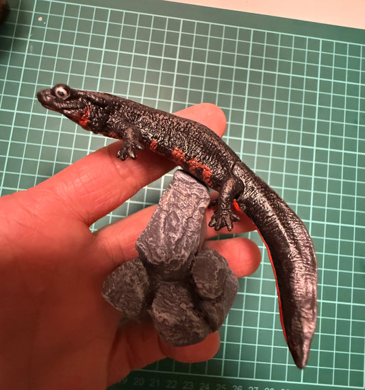 Japan Japanese fire-bellied newt (紅腹蠑螈) PVC mini capsule figure model figurine with base