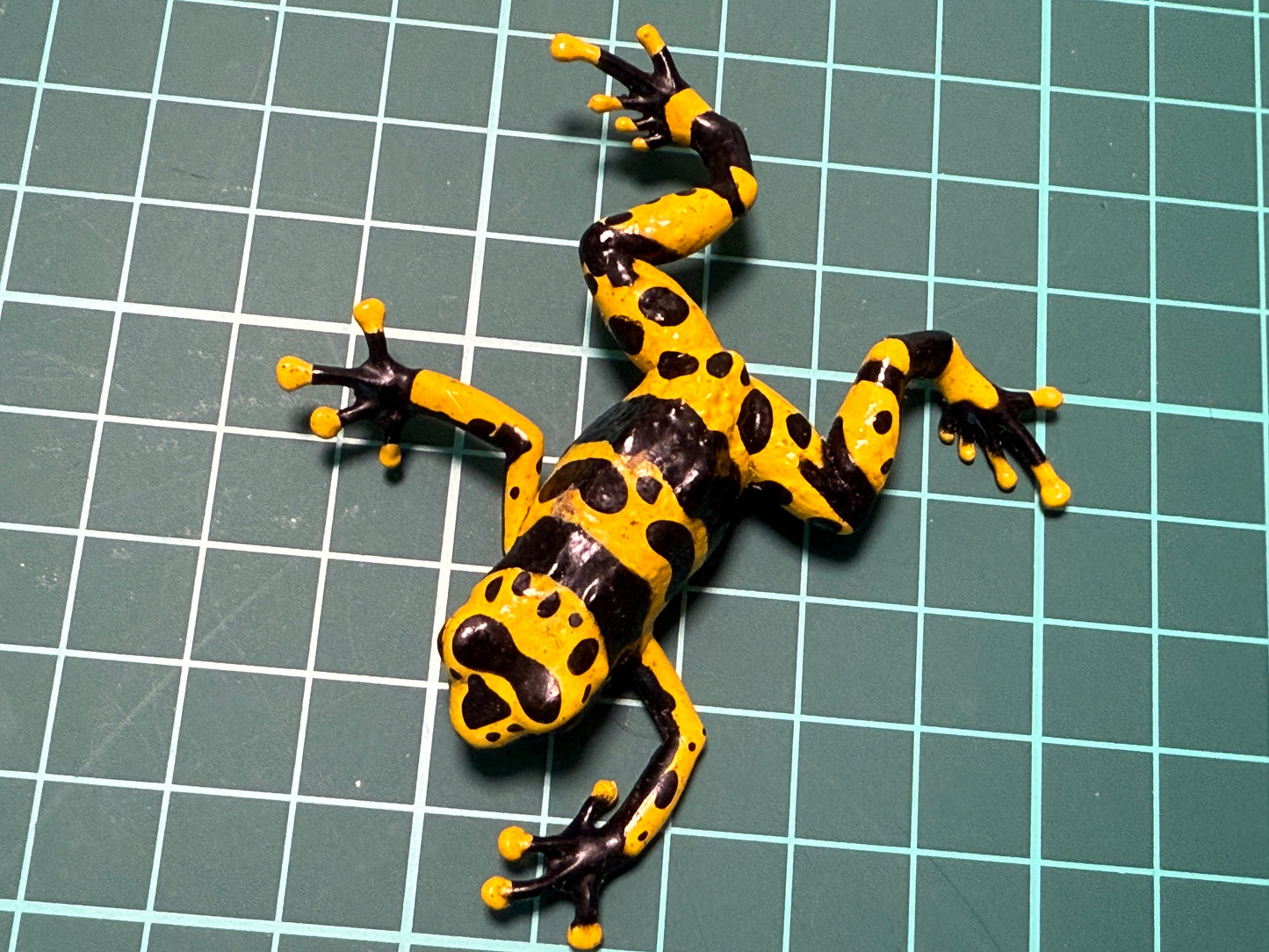 Retired Japan Kaiyodo Yellow-banded poison dart frog Soft Rubber PVC mini figure model