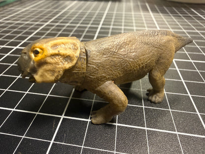Retired Jurassic World: Dominion 水龍獸 Lystrosaurus Dinosaur PVC mini figure Model