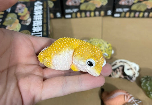 Yellow Leopard gecko lizard Super Q Resin Model Figure Figurine