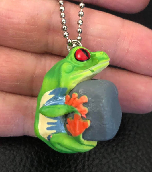 Japan Red Eyed Tree Frog on Rock Resin Mini Figure Figurine Model keychain