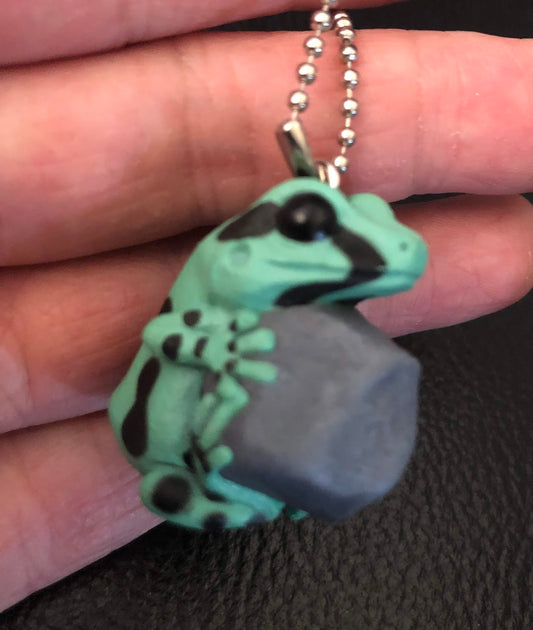 Japan Green and black poison dart frog on Rock Resin Mini Figure Figurine Model keychain
