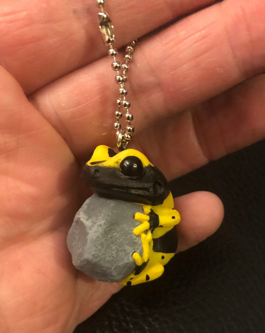 Japan Yellow-banded poison dart frog on Rock Resin Mini Figure Figurine Model keychain