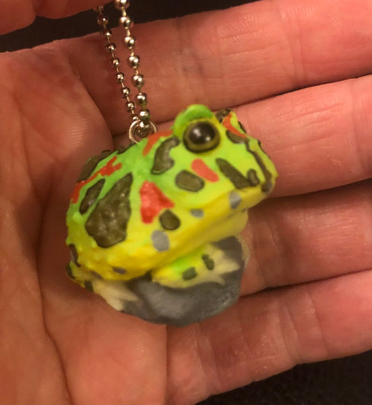 Japan Green Horned Frog on Rock Resin Mini Figure Figurine Model keychain