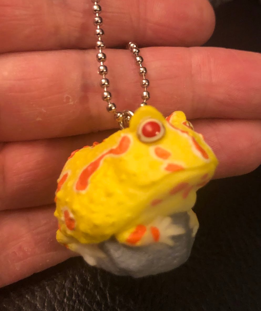 Japan Albino Horned Frog on Rock Resin Mini Figure Figurine Model keychain