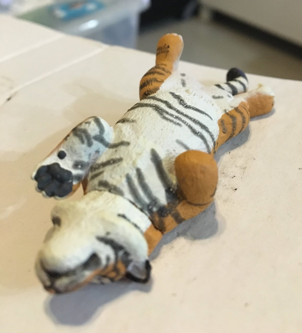 Zoozoozoo Lazy Sleeping Animal Tiger PVC Mini Figurine Figure model