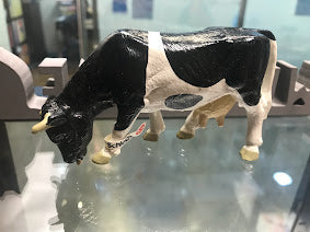 Retired Schleich 13207 Black and white cow grazing animal PVC figure figurine model with tag RARE
