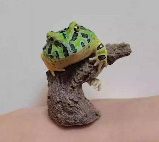 Argentine horned frog (Green) Toad PVC mini figurine figure model ring with stand