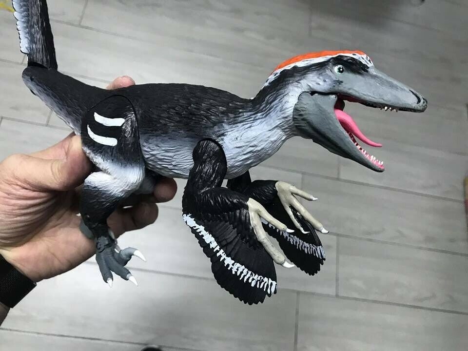 IVS Dinosaurs in the Wild Dakotaraptor Plastic Toy Model Action Figure Rare