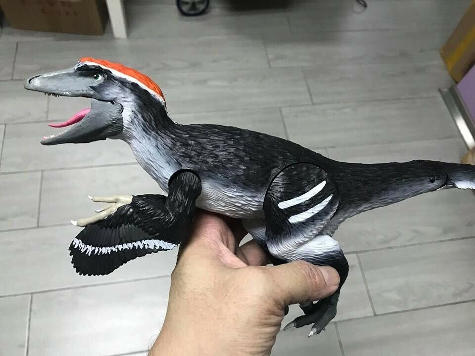 IVS Dinosaurs in the Wild Dakotaraptor Plastic Toy Model Action Figure Rare