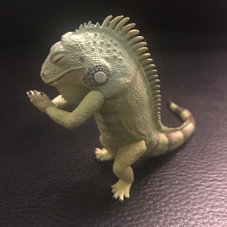 Asakuma Toshio Green iguana lizard PVC figurine figure model