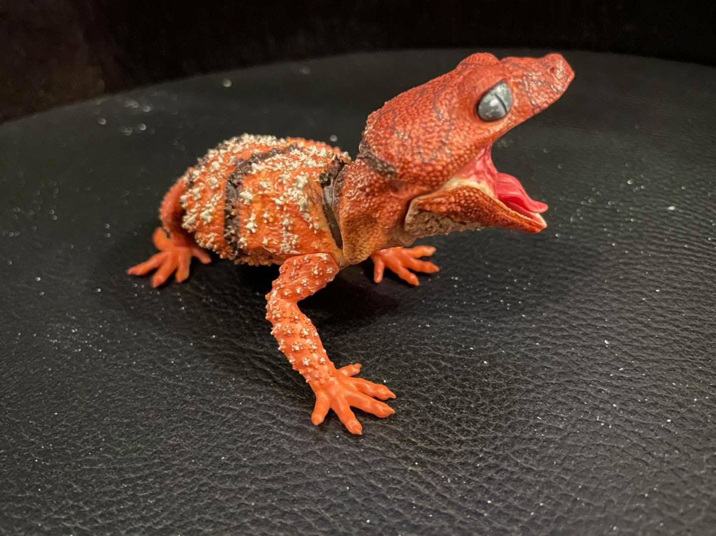 Rough Knob-tailed gecko lizard PVC Figure model with two different lower jaws