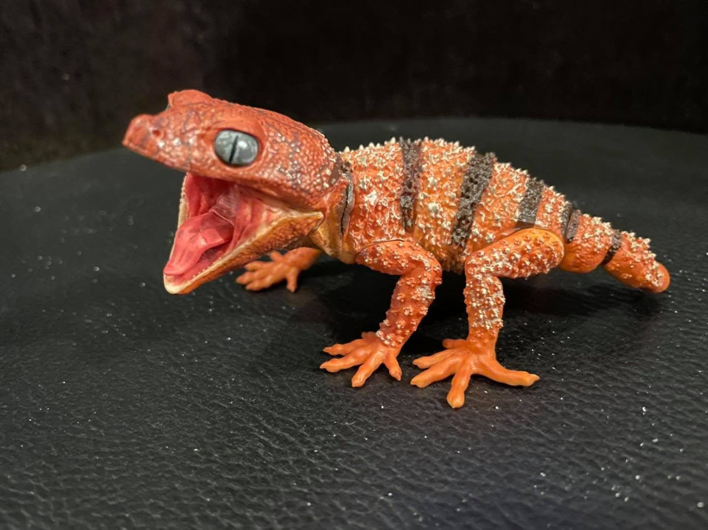 Rough Knob-tailed gecko lizard PVC Figure model with two different lower jaws