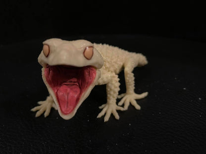 White Rough Knob-tailed gecko lizard PVC Figure model with two different lower jaws