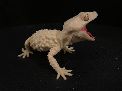 White Rough Knob-tailed gecko lizard PVC Figure model with two different lower jaws