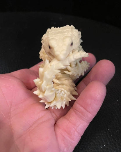 Japan White Armadillo Girdled Lizard PVC figurine figure model