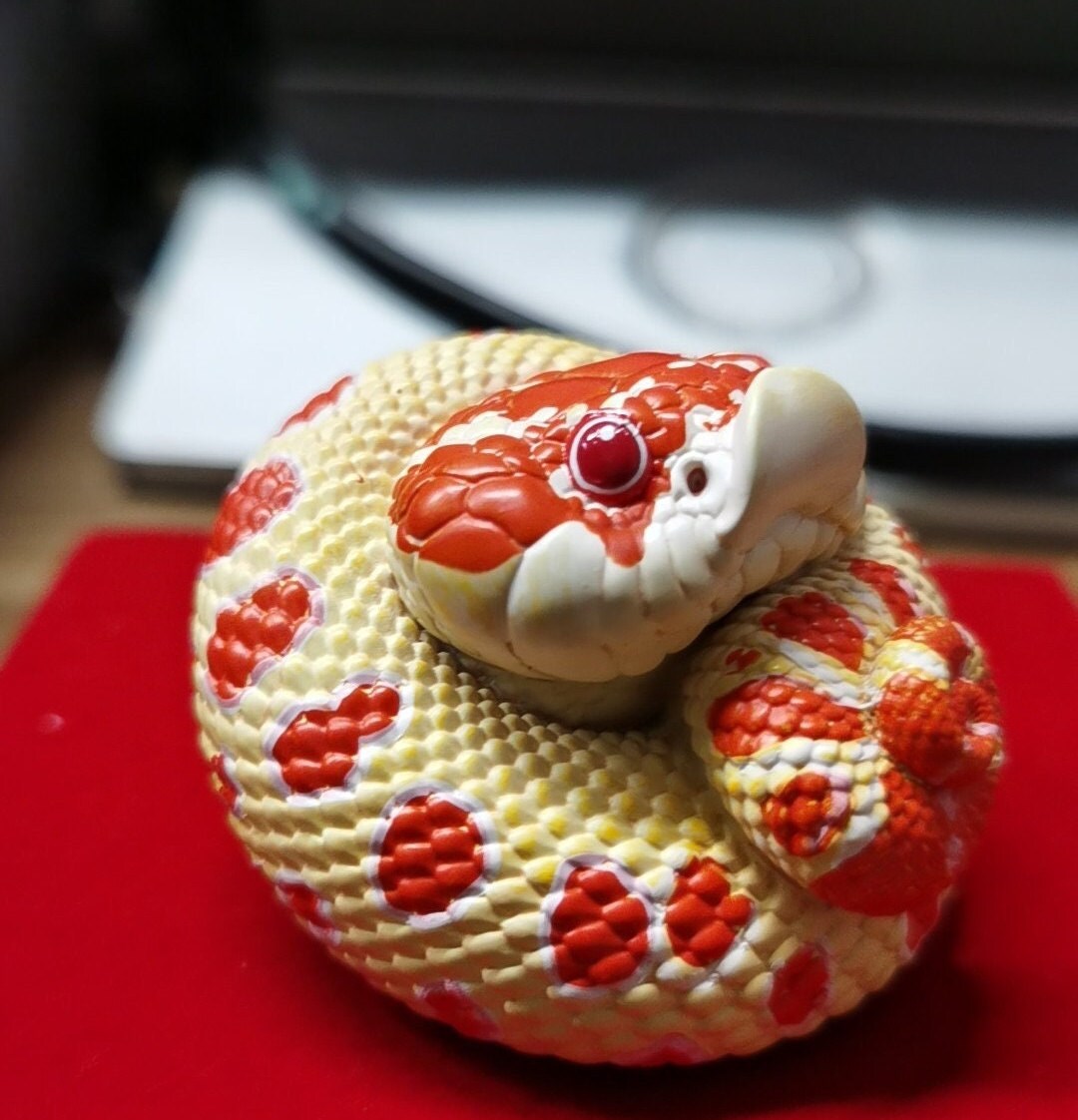 Albino Western hognose snake Super Q Resin Model Figure Figurine