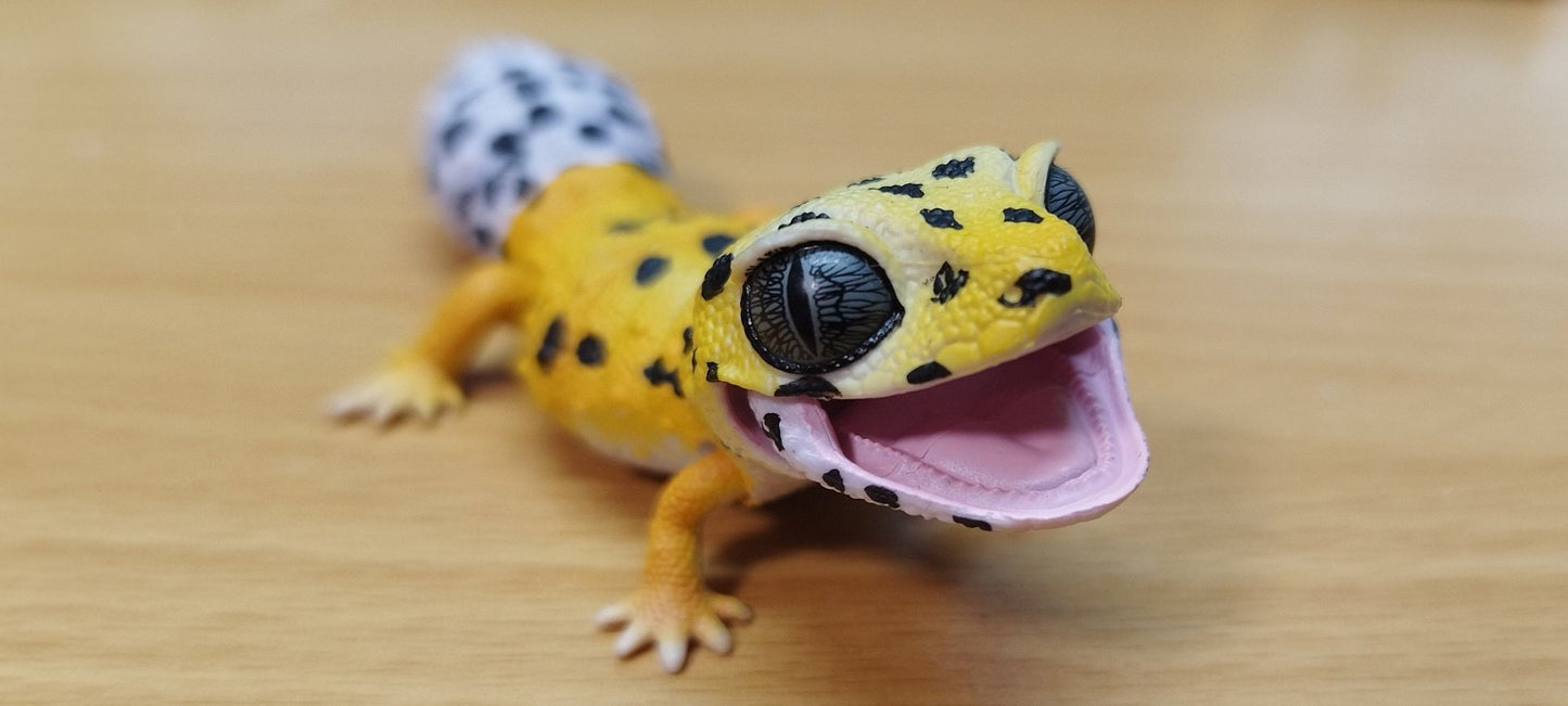 Japan Q Leopard gecko lizard PVC Action Figure model with joints (10cm) A