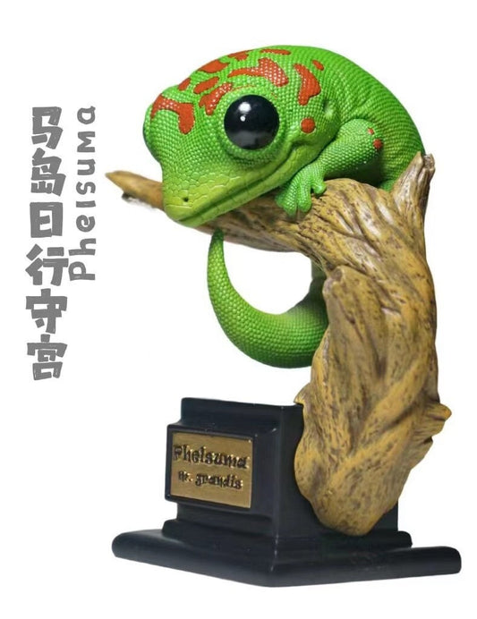 Madagascar Day Gecko lizard with stand Super Q Resin Model Figure Figurine