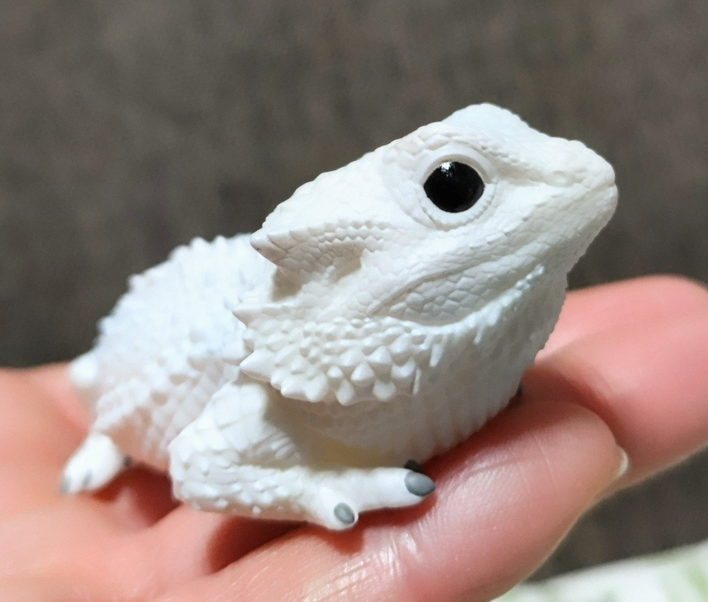 Japan Snow Bearded Dragon Lizard PVC hollowed figure model toy