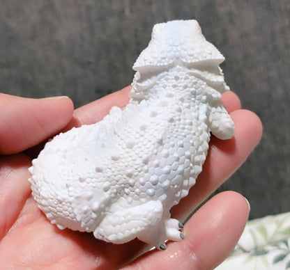 Japan Snow Bearded Dragon Lizard PVC hollowed figure model toy