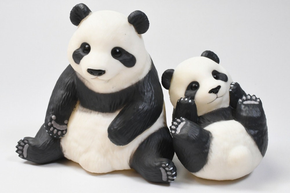 Japan Giant Panda with Cub animal PVC hollowed figure model toy set