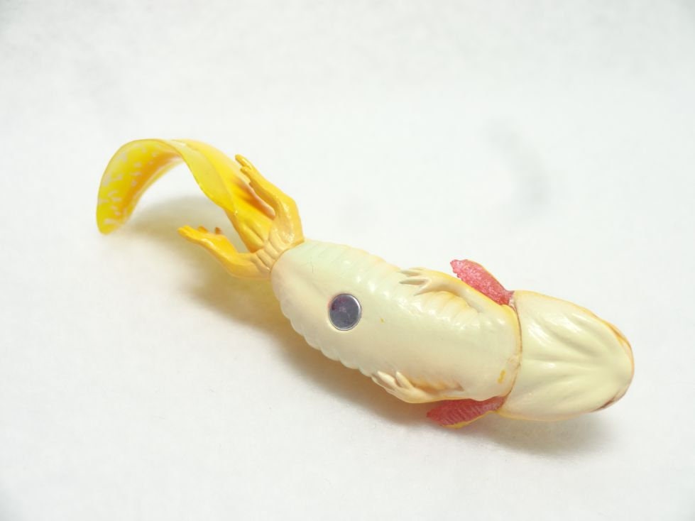 Japan Yellow Axolotl Salamander PVC mini figure model with magnet