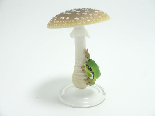 Japan Green Tree Frog on Mushroom PVC mini figure figurine model B