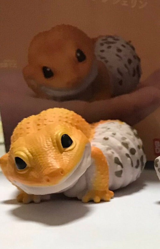 Japan Leopard Gecko Lizard PVC hollowed figure model toy Color B