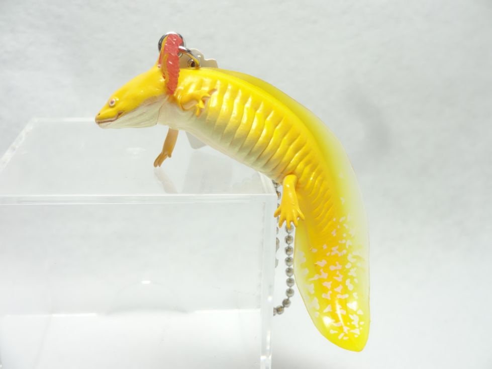 Japan Yellow Axolotl Salamander PVC mini figure model keychain