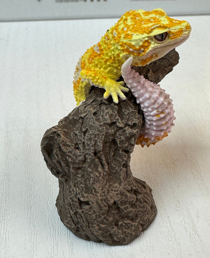 Leopard gecko Lizard Reptile figurine figure model ring with stand A