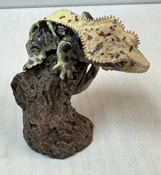 Crested gecko Lizard Reptile figurine figure model ring with stand C