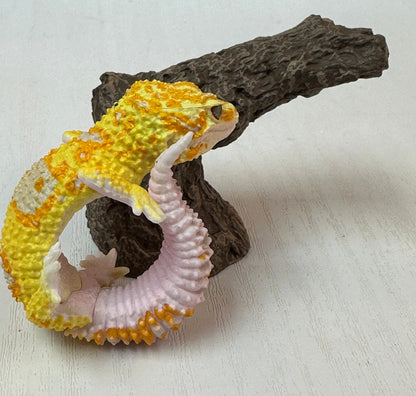 Leopard gecko Lizard Reptile figurine figure model ring with stand A