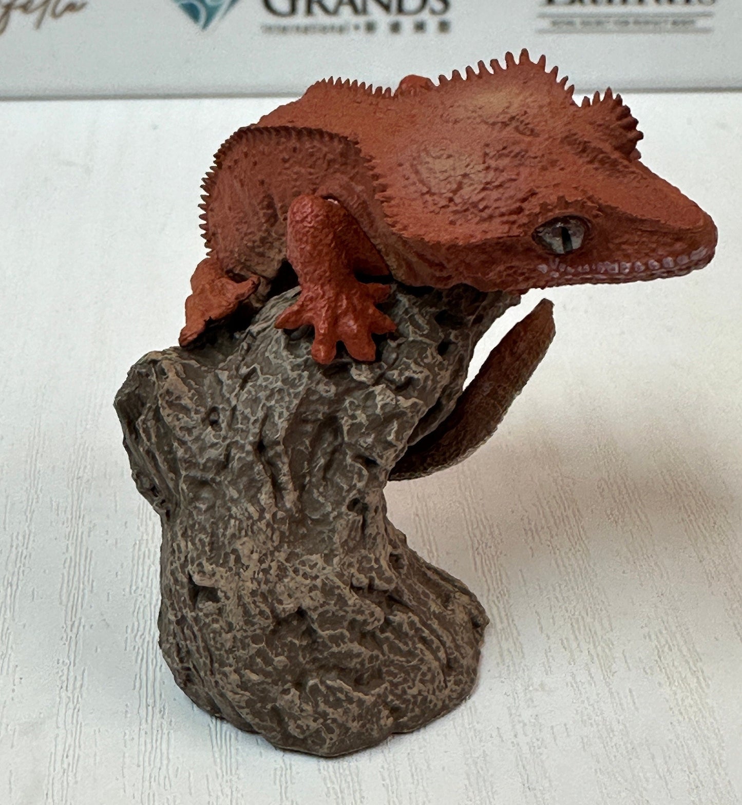 Crested gecko Lizard Reptile figurine figure model ring with stand B