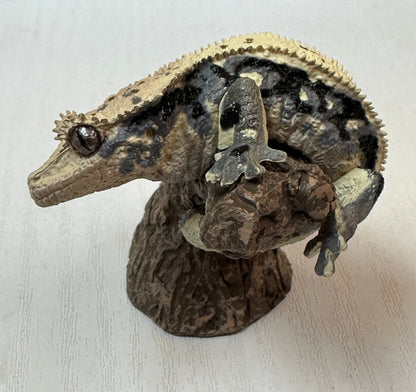 Crested gecko Lizard Reptile figurine figure model ring with stand C