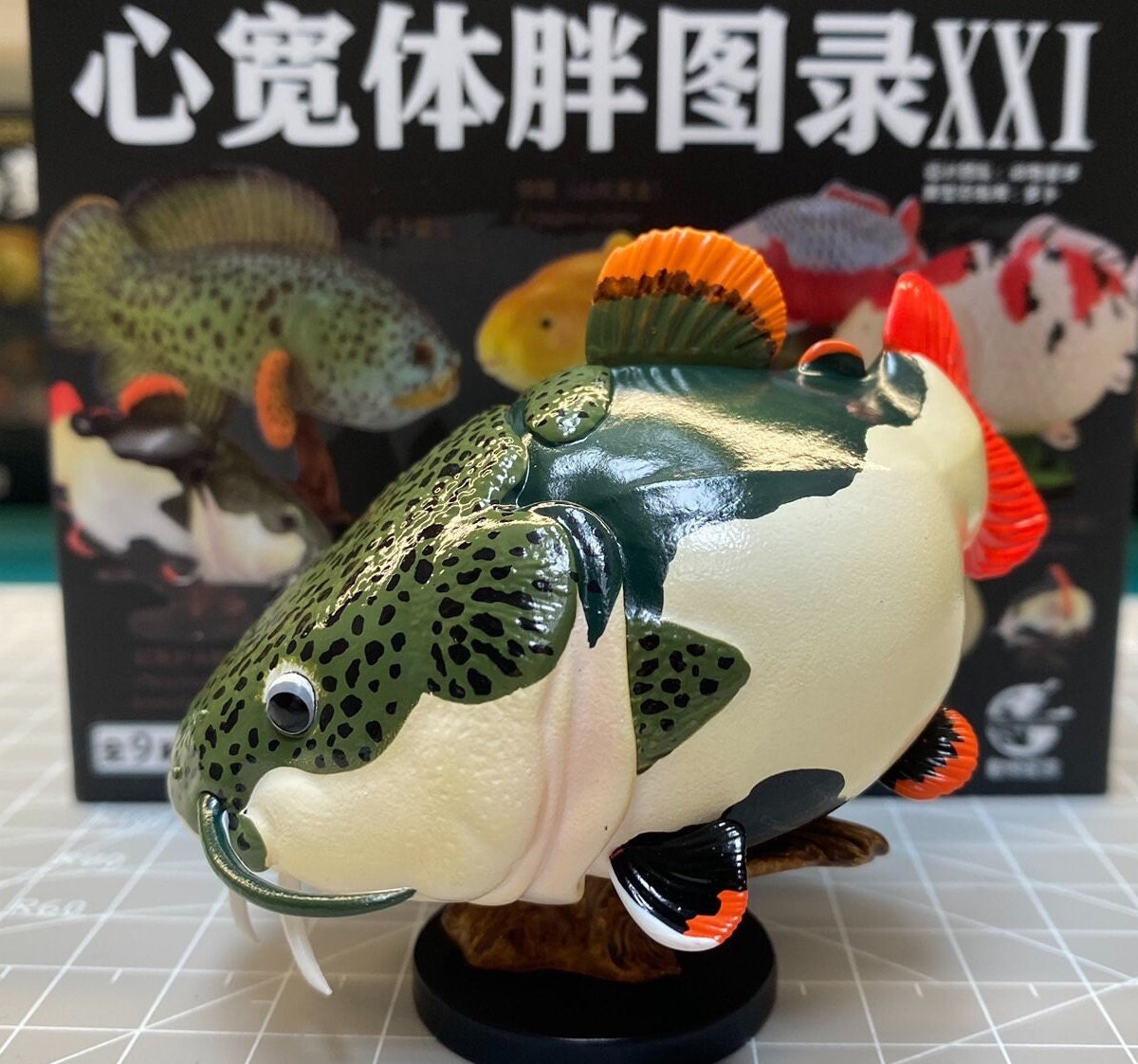 Super Q Redtail catfish Fish Resin mini figurine Figure Model with stand