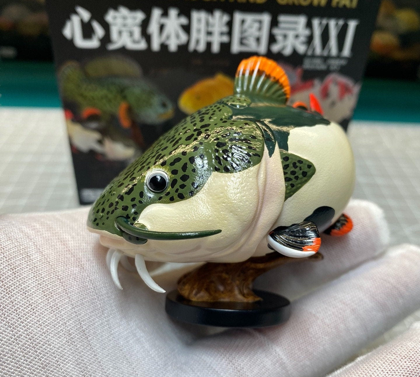 Super Q Redtail catfish Fish Resin mini figurine Figure Model with stand